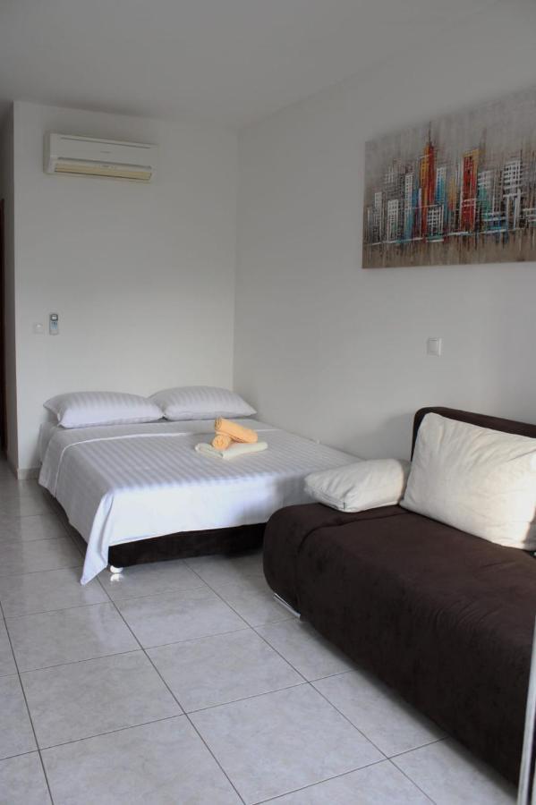Mihaela Studio Apartmans 150M Near The Beach Kaštela エクステリア 写真