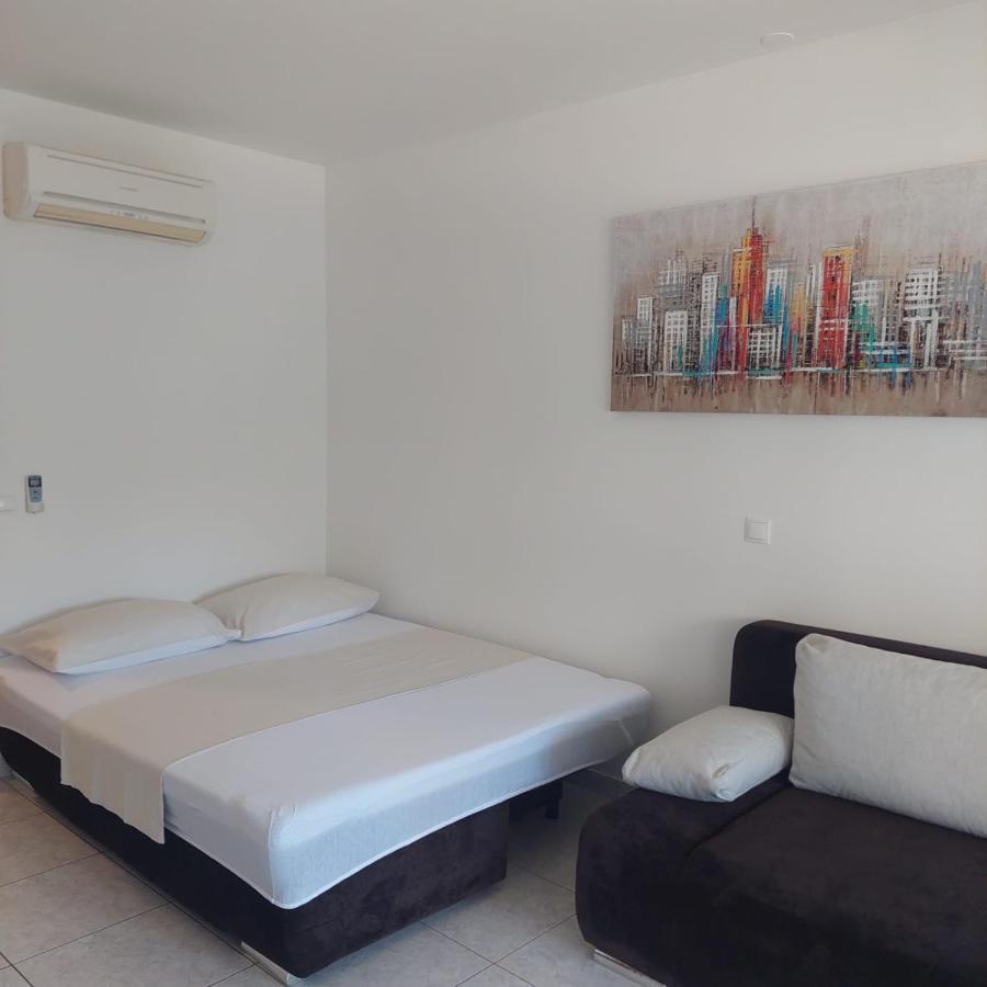 Mihaela Studio Apartmans 150M Near The Beach Kaštela エクステリア 写真