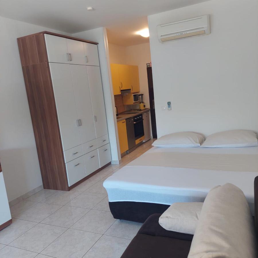 Mihaela Studio Apartmans 150M Near The Beach Kaštela エクステリア 写真