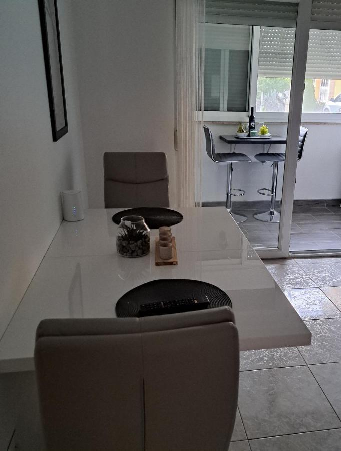 Mihaela Studio Apartmans 150M Near The Beach Kaštela エクステリア 写真