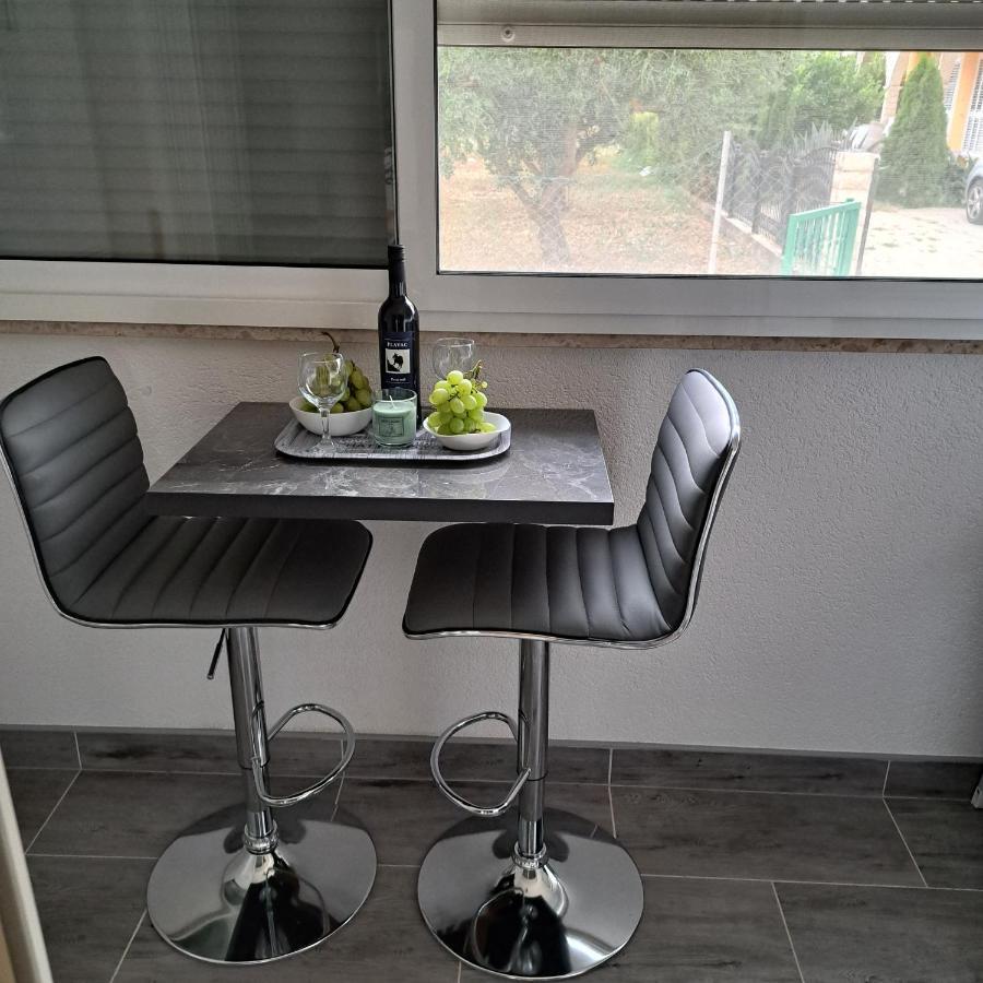 Mihaela Studio Apartmans 150M Near The Beach Kaštela エクステリア 写真